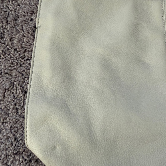 HOBO pier slouchy pebbled leather Off-White Shoulder Bag with Gold Hardware - Picture 4 of 14